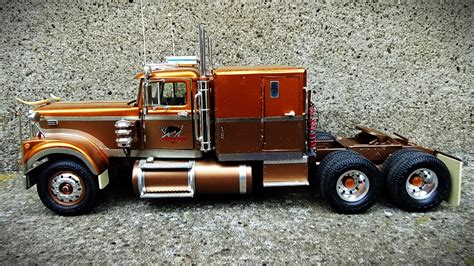 White Road Boss - Model Trucks: Big Rigs and Heavy Equipment - Model ...