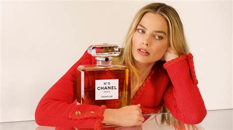 Margot Robbie è la nuova testimonial di Chanel n5 in esclusiva vi