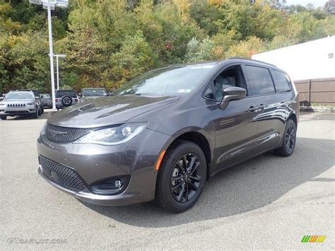 2020 Ceramic Grey Chrysler Pacifica Launch Edition AWD 139936176 Photo