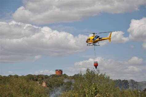 Precipita Elicottero Del Corpo Forestale In Sardegna Feriti Pilota E