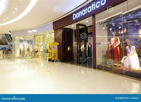 Shopping Mall Fashion Shop Display Boutique Store Window Front