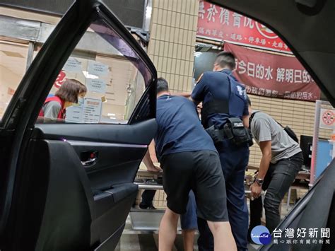 男子昏迷送醫途中遇巡邏警 求助警車開道緊急送醫 Beanfun