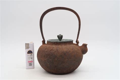 小振 鉄瓶 平打 提手 銅蓋 在銘 煎茶道具 湯沸 急須 金属工芸鉄瓶｜売買されたオークション情報、yahooの商品情報をアーカイブ公開