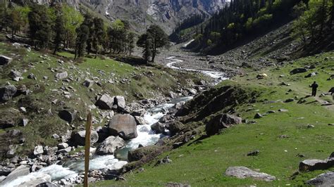 trekking path Manali HP India