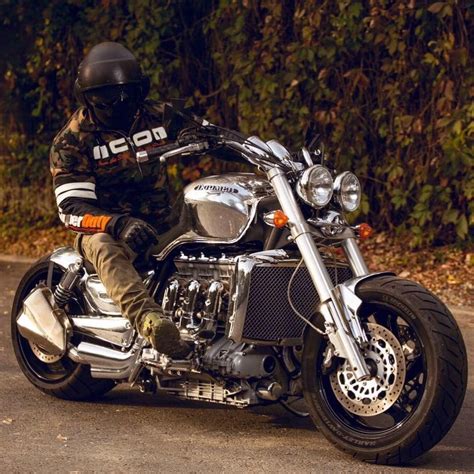 Triumph Rocket 3 Bobber Lifyapp