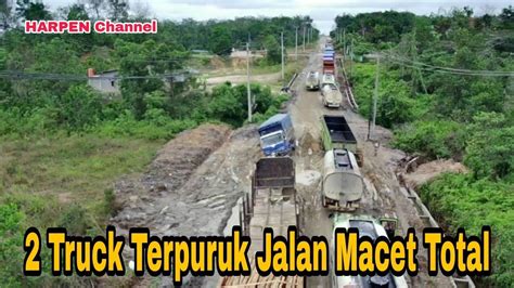 Akibat Jalan Hancur Truck Terpuruk Jadi Macet Total Terlihat Kamera