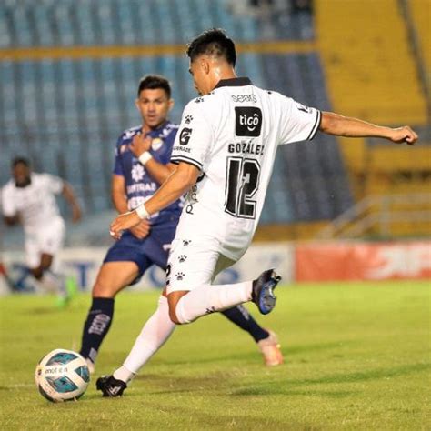 Cobán Imperial vs Comunicaciones en vivo Hora y dónde ver el juego de