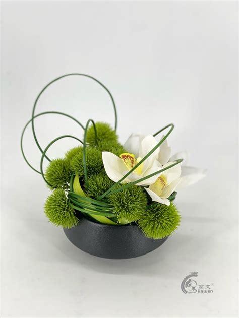 Pin By On Fresh Flowers Arrangements Modern Floral