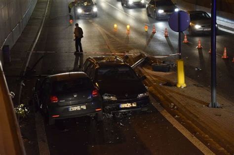 Wypadek w tunelu na trasie W Z Latarnia runęła na rozbite auta