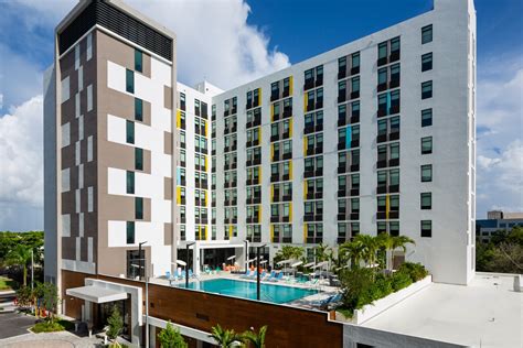 Aventura, FL, Hotel with Outdoor Pool | Aloft Miami Aventura