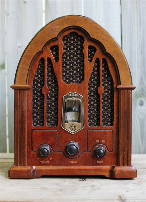 Vintage Looking Ge Cathedral Radio