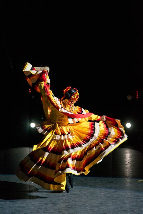 El Teatro Del Bicentenario Roberto Plasencia Salda A Celebra Las