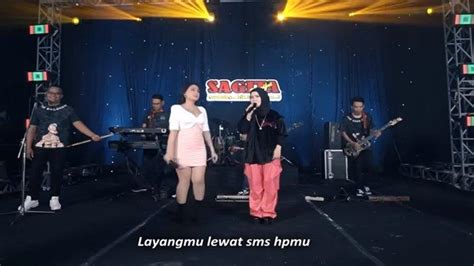 Lirik Dan Terjemahan Lagu Layang Sworo Eny Sagita Feat Shinta Arsinta