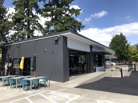 the public house on the lake 4