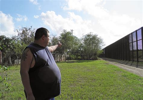 Porous Texas border fence foreshadows challenges for Trump's wall - Business Insider