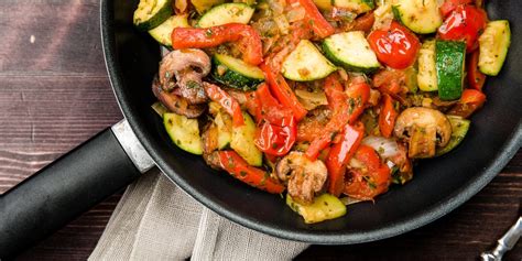 Poêlée de courgettes et tomates Recettes en Famille