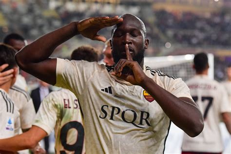 Mourinho Pensa A Roma Servette Gli Ultr Interisti A Lukaku