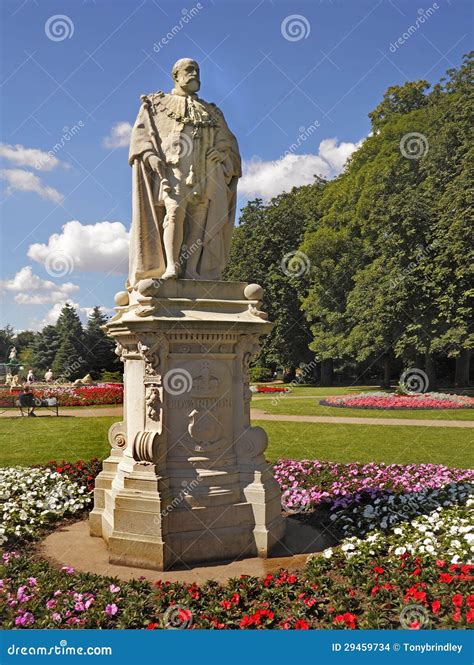 Statue of Edward VII stock photo. Image of flowers, statue - 29459734