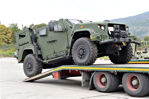 First Batch Of Oshkosh Joint Light Tactical Vehicles Jltvs Arrive In