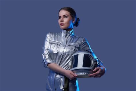 Exploradora Espacial Femenina En Traje Espacial Con Casco Imagen De