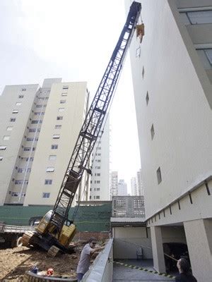 G1 Guindaste cai e atinge prédio nos Jardins em SP notícias em São