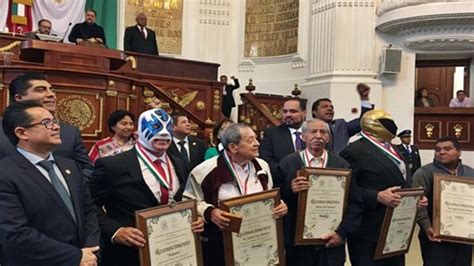 Entrega ALDF medalla al Mérito Deportivo a los luchadores Atlantis y