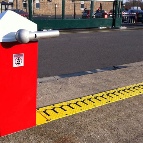 Predator Tyre Killer Barrier With Retractable Tyre Spikes