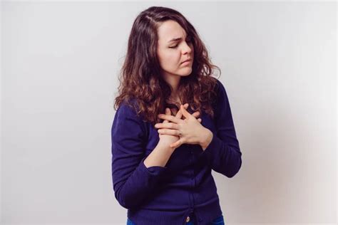 Una Mujer Con Un Ataque Al Corazón — Foto De Stock © File404 101944386