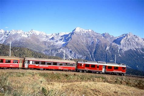 Rhb Regionalzug Von St Moritz Nach Tirano Am Ausfahrt