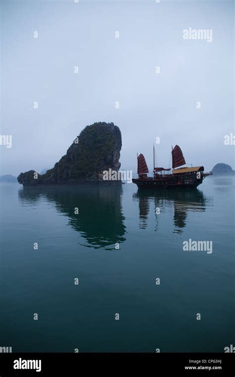 Dragon Boat in Ha Long Bay, Vietnam Stock Photo - Alamy