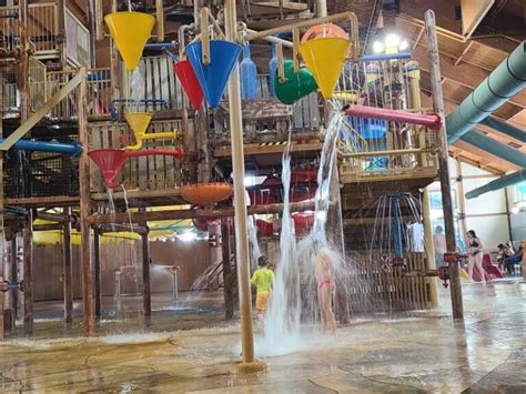 12 Thrilling Indoor Water Parks Around Michigan And The Best Waterpark Hotels