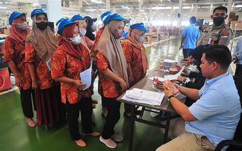 Buruh Pabrik Rokok Dapat BLT Dari APBD Kudus Sebesar Rp600 000