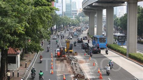 Separator Jalur Lambat Dan Cepat Di Jalan Rasuna Said Dibongkar Foto