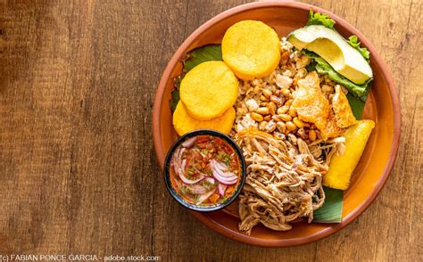 ecuadorian cuisine top  dishes    ecuador  bamboo traveler