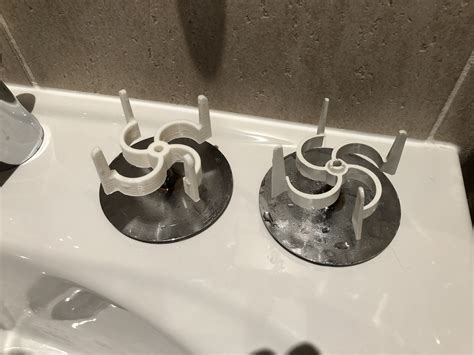 3D Printed Replacements for Broken Furniture Parts /// noniq.at