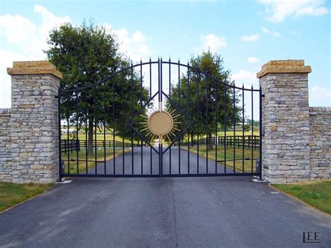 One of a kind Kentucky Farm Entrance Gate manufactured by Lucas Equine ...