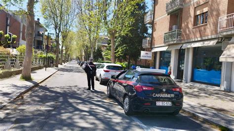 Rapinano Due Giovani Fuori Da Un Locale Notturno 3 Minori Identificati