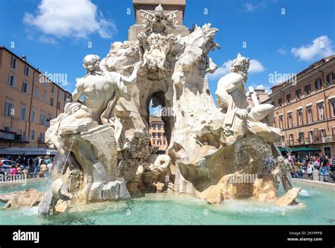 Brunnen der vier Flüsse Fontana dei Quattro Fiumi Piazza Navona Rom