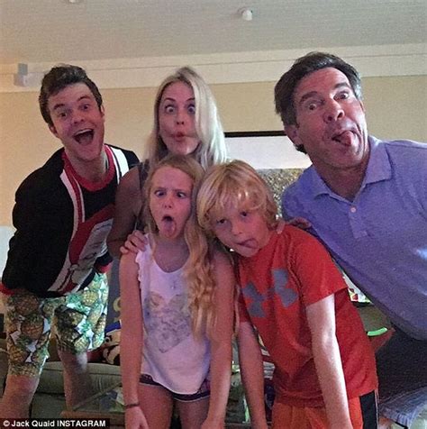 Dennis Quaids Son Jack Posts Photo Posing With His Dad And Siblings