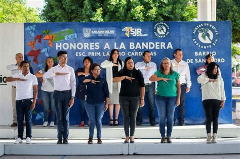 Autoridades Municipales Rinden Honores A La Bandera En Barrio De San Isidro