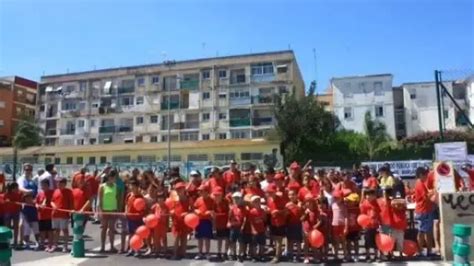 Miembros Del Ampa Del Ceip San Juan De Ribera Acampan Para Reivindicar