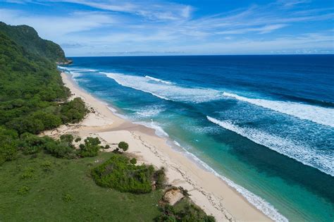 Suluban Beach In Bali Hidden Cave Beach Near Uluwatu Go Guides