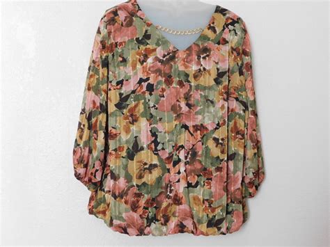 Roz Ali Plus Size 2 X Multi Color Floral 3 4 Sleeve Lined Pullover