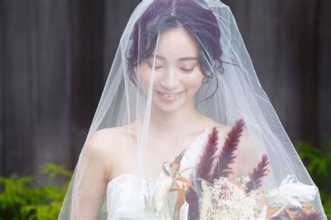 Res Wedding 大分店のこだわり衣装の試着ができる【photorait】