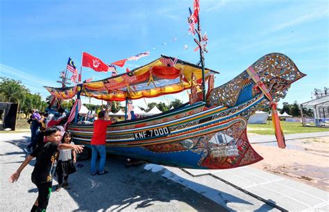 Perahu Kolek Steals Limelight At Riuh Sokmo In Kelantan