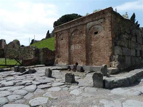 Via Del Vesuvio North West Side Pompeii October 2022 Castellum