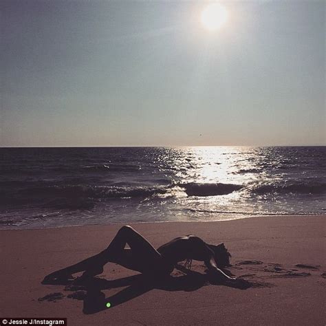 Jessie J Hits The Beach During Idyllic Getaway In Portugal Daily Mail