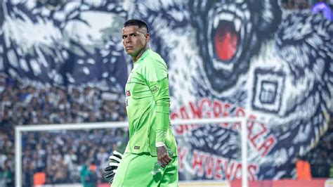 Alianza Lima Vs Universitario Ngelo Campos Sobre La Bandera Que Luci