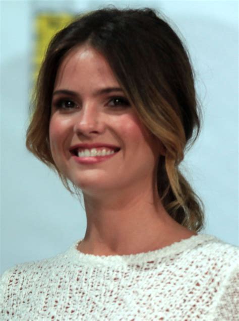 Pictures Of Shelley Hennig