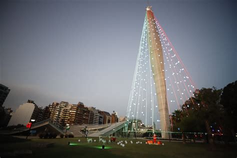 Se Encendió El Tradicional árbol De Navidad En El Faro Del Bicentenario